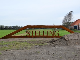 Het kunstwerk op de inundatiekade bij Fort aan Den Ham.