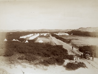 Overzicht van he tentenkamp voor het personeel voor de schietproeven bij Schoorl.
