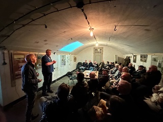 René Ros geeft een presentatie tijdens een relatiedag op Fort bij Uithoorn.