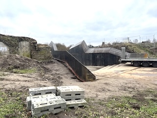 De vernieuwde coupure met de remise ernaast, op Bastion Nieuw Achtkant in Weesp.