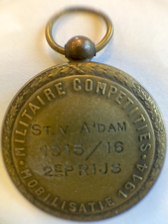 Tekstzijde van medaille 2e prijs voetbalcompetitie StvA 1915-1916.