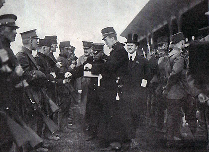 Uitreiking medailles driedaagsche marsch 1915.