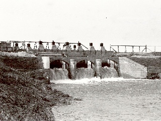 Inlaatsluis in de Beemsterrinngdijk.